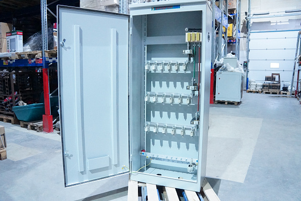 Шкаф силовой распределительный ШРС-250 (1700х700х400) IP54(1х160+1х63+4х32) по схеме заказчика